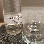 Cloggers Cottage, Harrogate With Free Parking Holiday home *
