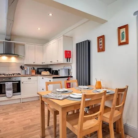 3 Bed Cottage, Free Parking, Free Wifi, Harrogate * Darley