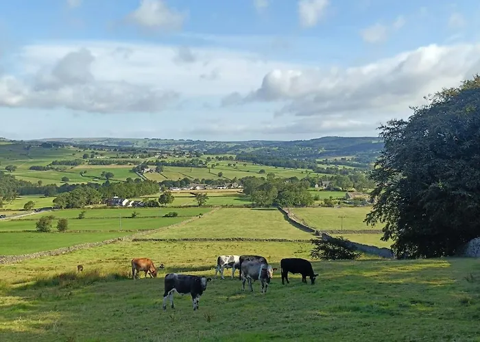 Cozy 3 Bed Cottage In Harrogate With Free Parking And Strong Wifi *