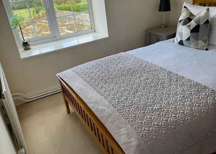 Cozy 3 Bed Cottage In Harrogate With Free Parking And Strong Wifi *